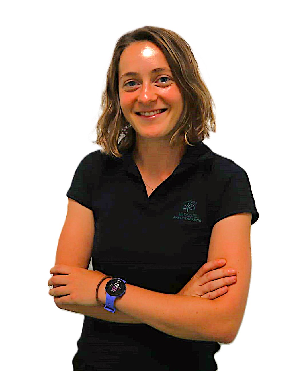 Portrait d’une professionnelle MyoCure souriante en polo noir, bras croisés.